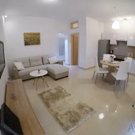 Antonio Apartment *